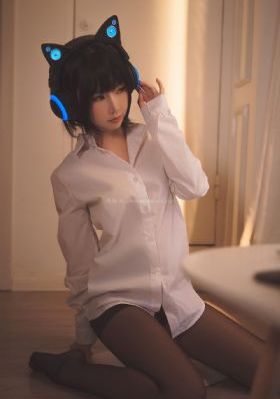 紧身裙丝袜女教师下载_快播高清无删减WWW